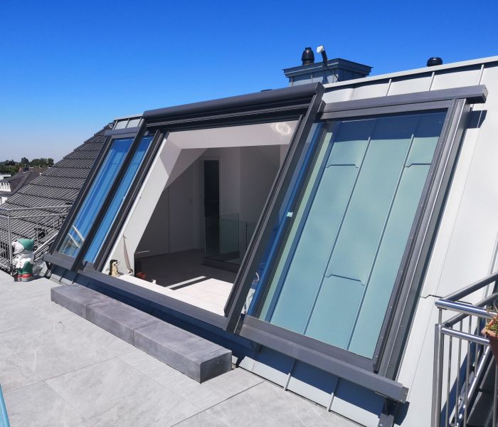 Stabilität und Zuverlässigkeit: Merkmale von Dachschiebefenstern und Balkonausstiegsfenstern (Foto: LiDEKO)