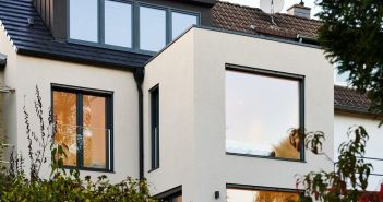 Sanierung eines maroden Altbaus in Köln-Poll: Ein Erfolg dank intelligentem Planungskonzept und Schüco (Foto: SCHÜCO International KG)
