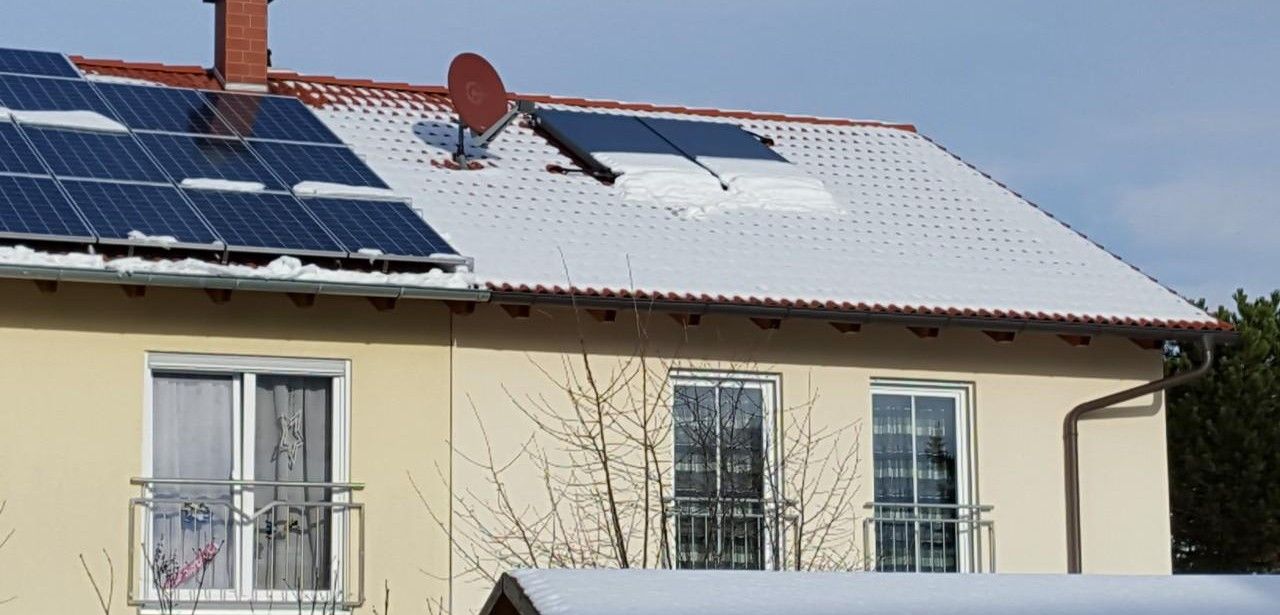 Solaranlagen im Winter: Stromerzeugung und (Foto: Dachdecker Verband Nordrhein)