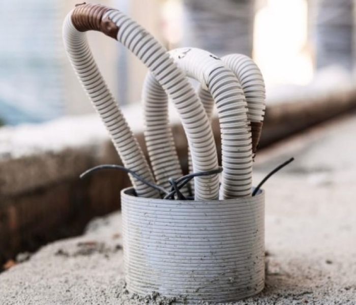 Boden-Dose 52: unsichtbare Verkabelung f&uuml;r offene R&auml;ume (Foto: Unex Kabelsysteme und -elemente GmbH)