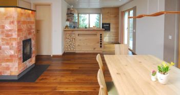 Altbau ohne Estrich modernisieren: Wärmepumpe und Lehmbauplatten effizient (Foto: naturbo)