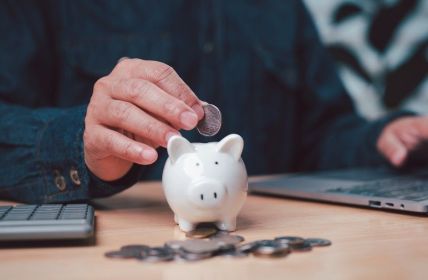 uniVersa erhöht Sonderausgaben für Altersvorsorge auf 30.826 Euro (Foto: AdobeStock - Mdisk - 1757437661)